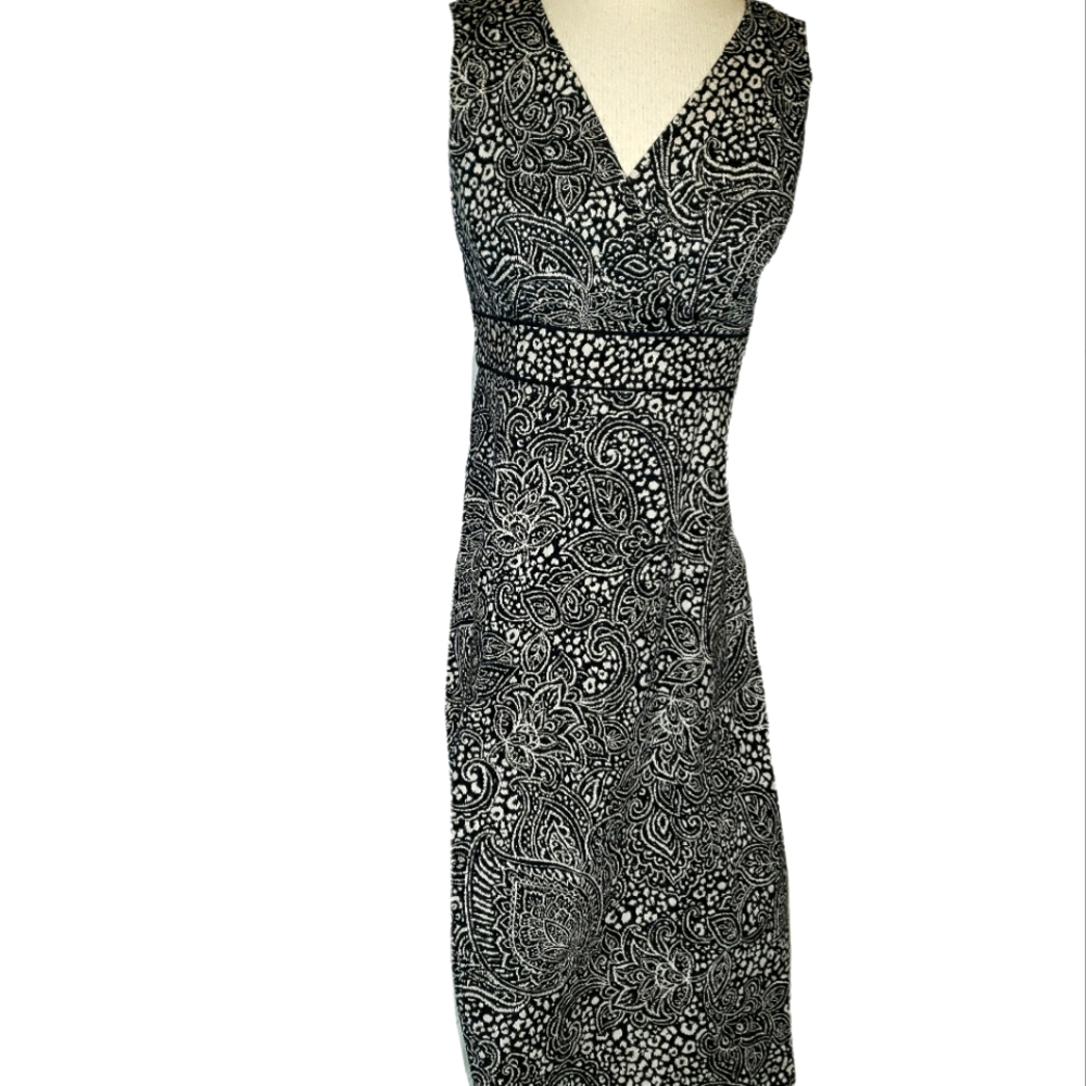 5/35 NEW DRESS C & B SLEEVELESS VNECK SZ 8